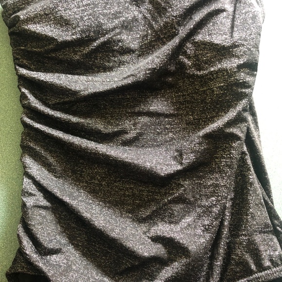 LIKE NEW | Off Shoulder | Black Metallic | Maillot with metal detail - Picture 4 of 11